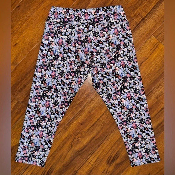 American Eagle Flower Print Capri Leggings - Picture 2 of 11